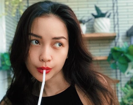 Gia canh ngheo, cha mat som cua Hoa hau Ngoc Chau hinh anh