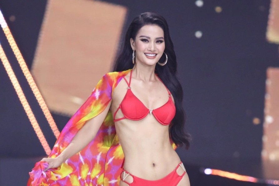 Huong Ly hai lan dung chan o Top 5 Hoa hau Hoan vu Viet Nam hinh anh