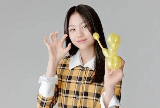 Nu ca si cao 1,72 m o tuoi 12 hinh anh