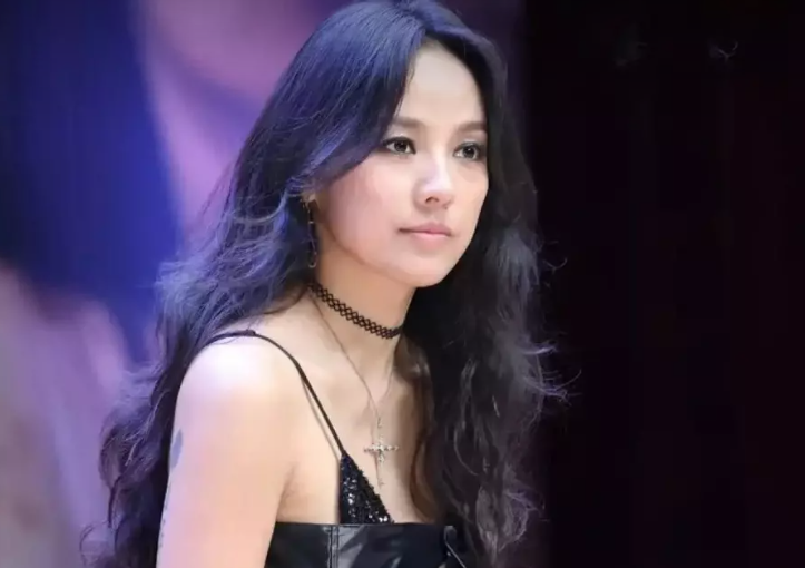 Lee Hyori bi chi trich 'dao duc gia' khi mo quan o Jeju hinh anh