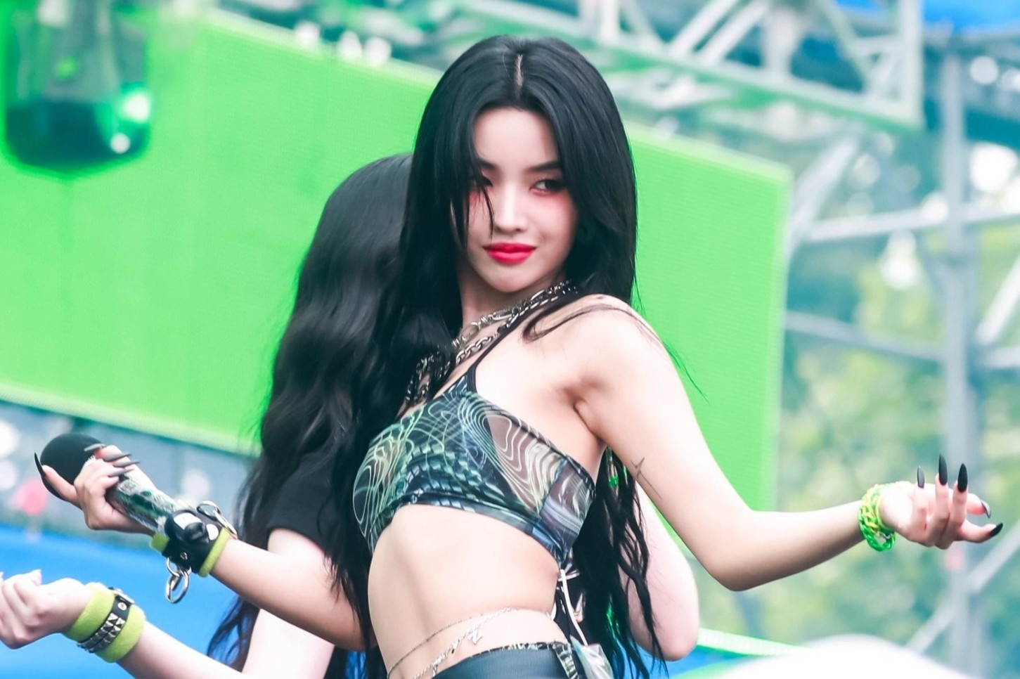 Nu than tuong lien tuc bi chi trich mac do 'nhu khong mac gi' hinh anh