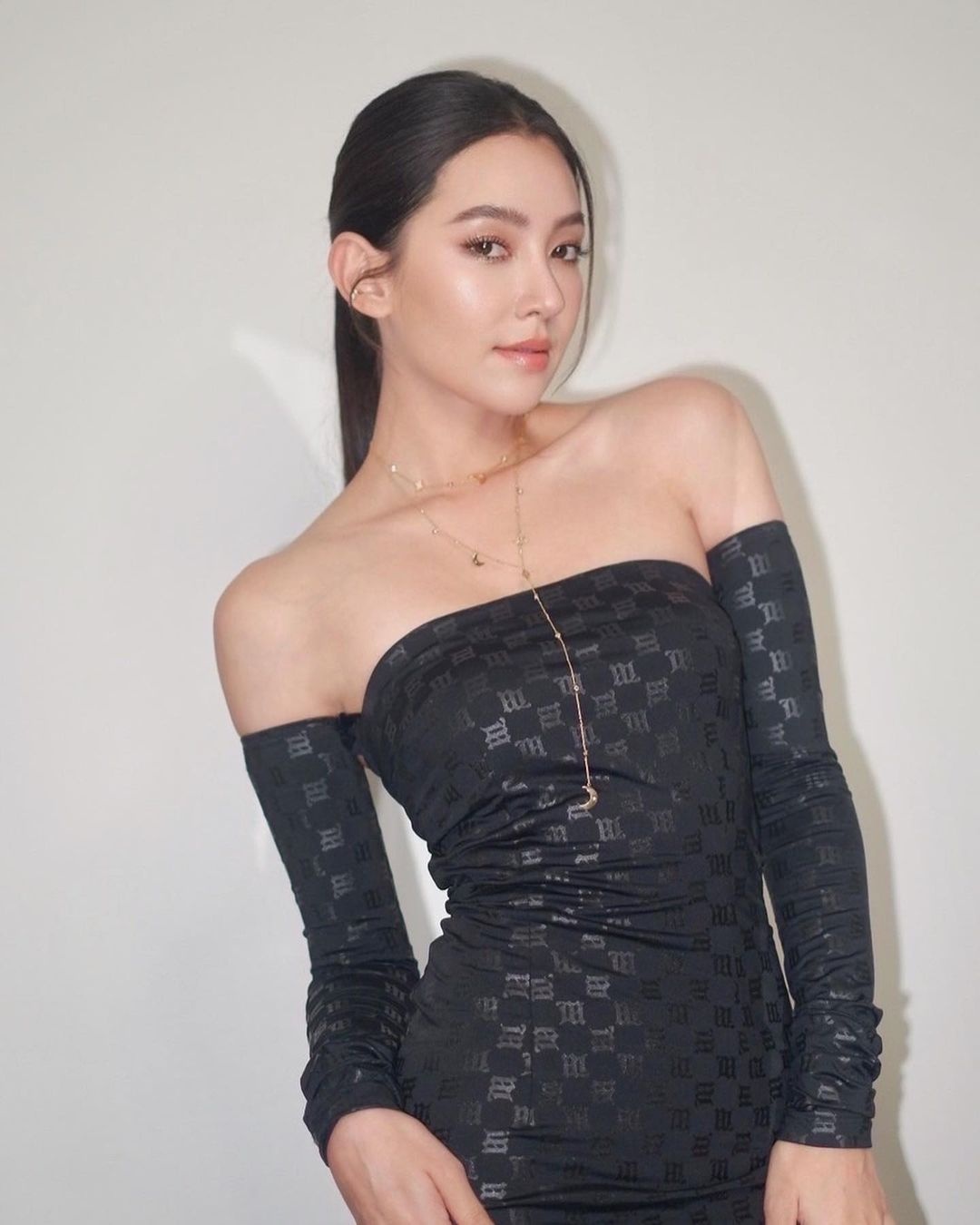 Bella
Ranee ảnh 5 Bella
Ranee anh 5