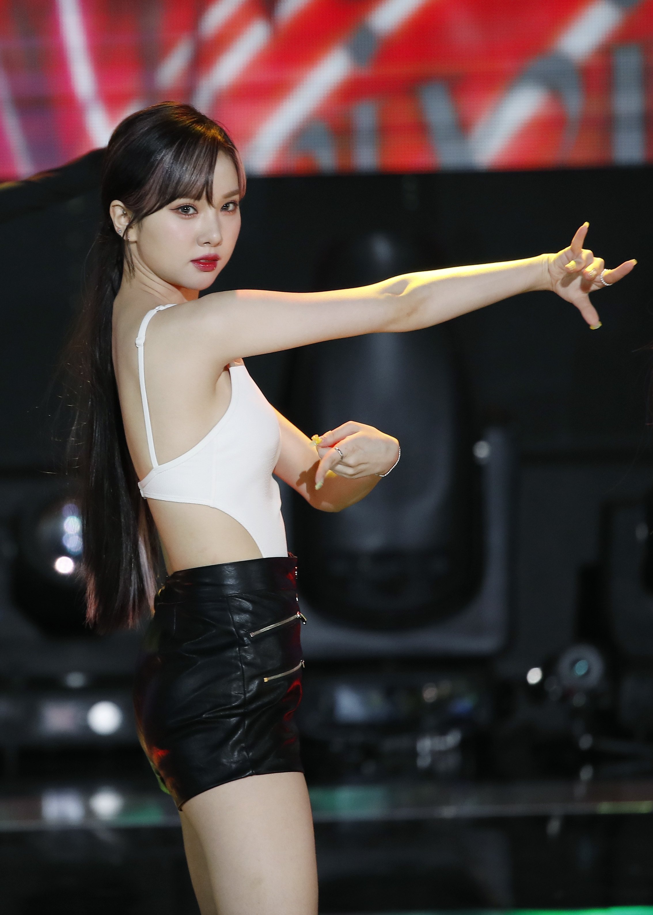 Eunha mac ao giong noi y anh 9