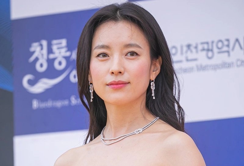 YoonA, Seolhyun cung dan sao tren tham do hinh anh