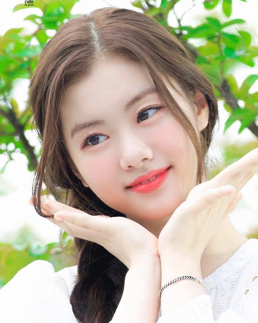 Kim Ga Ram bi loai khoi nhom anh 3