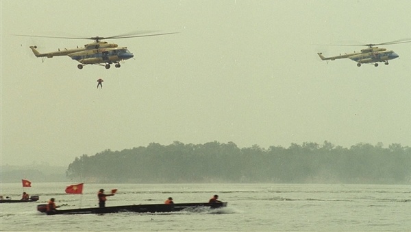 De phim lich su thuc su hap dan hinh anh