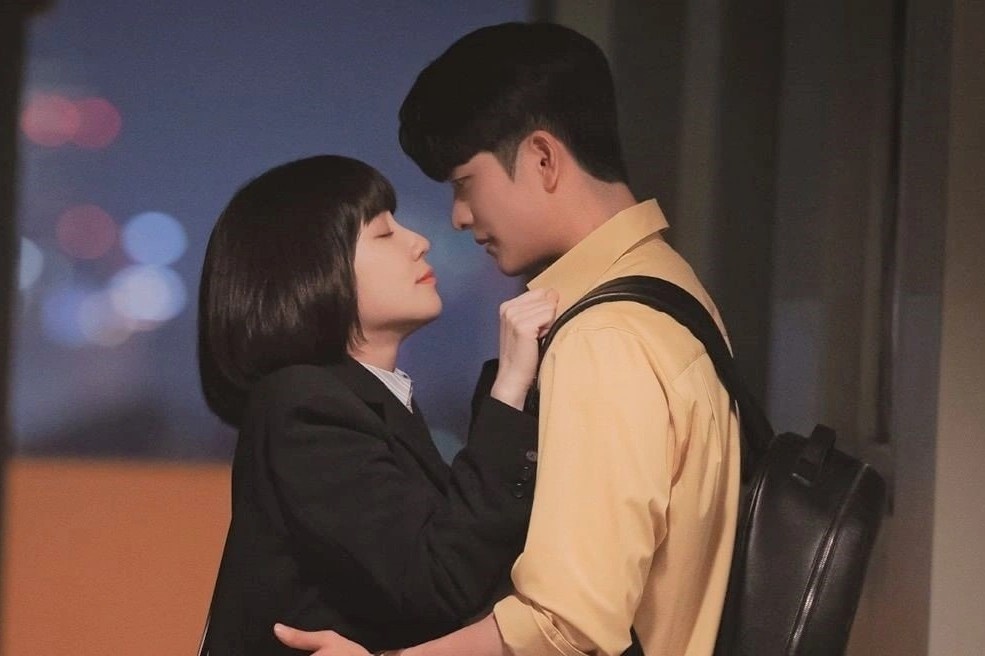 Kang Tae Oh cang thang khi quay canh hon hinh anh