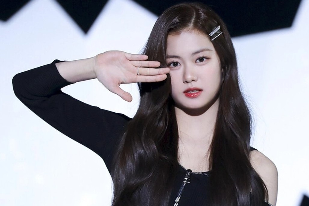 Nu ca si viet tam thu sau khi bi duoi khoi nhom hinh anh