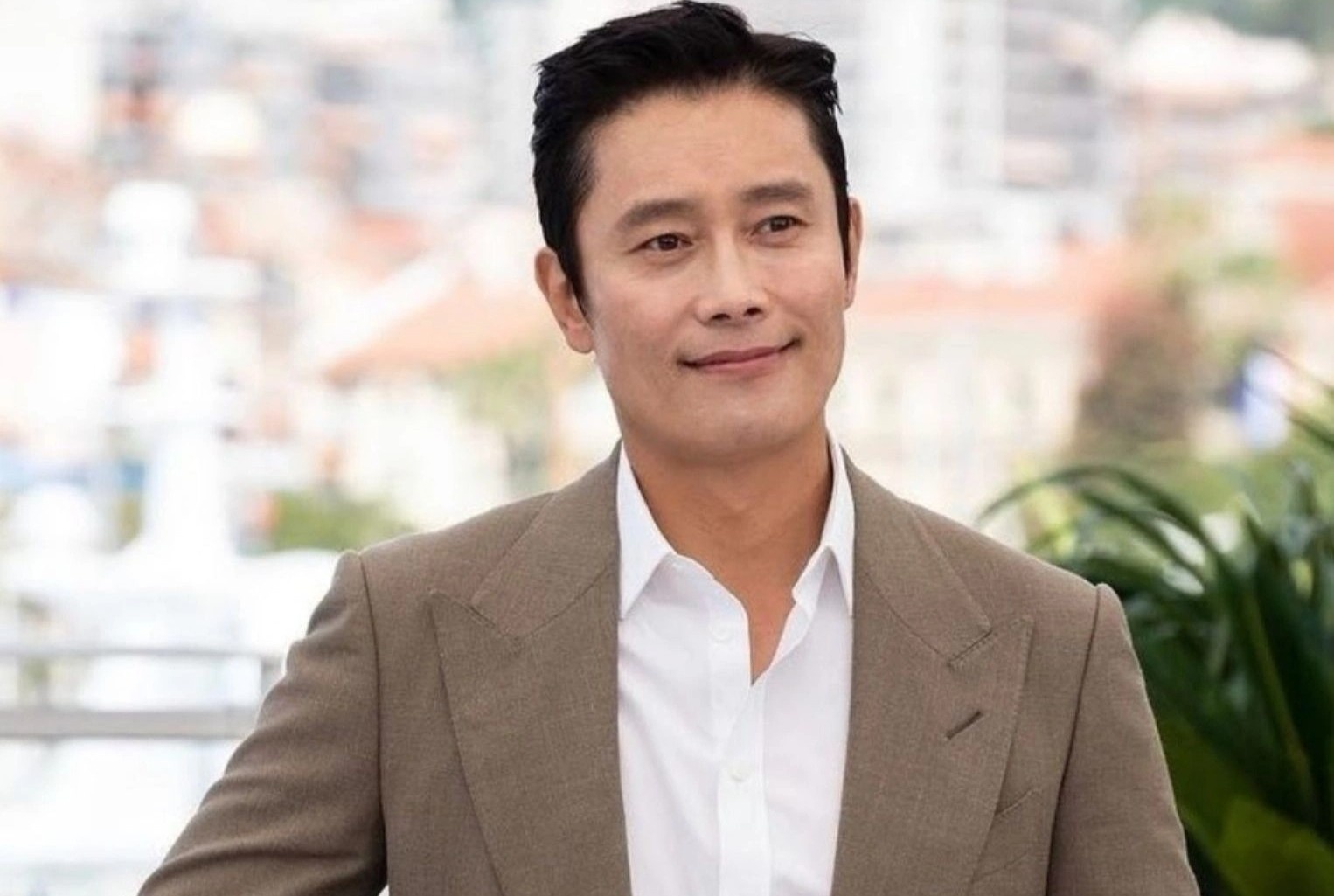 Khoanh khac khien Lee Byung Hun am anh suot doi hinh anh