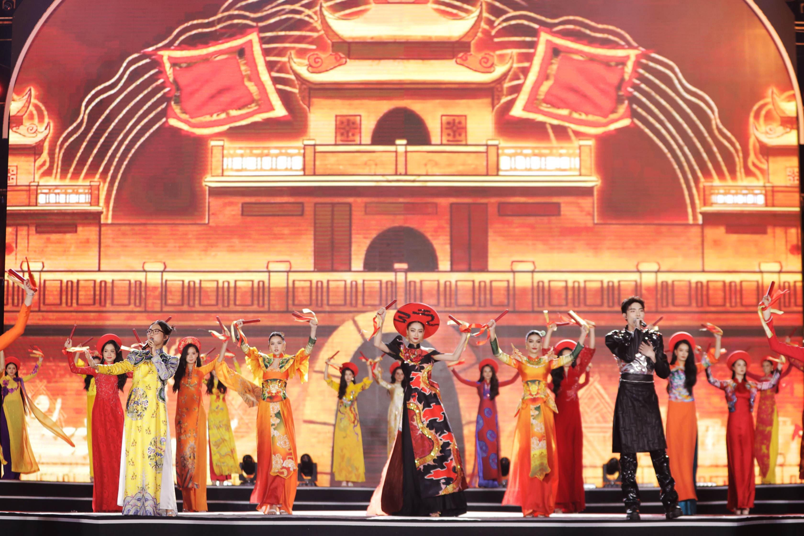 chung ket Hoa hau The gioi Viet Nam anh 3