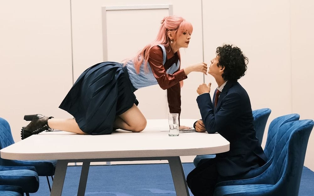 Black Hickey Chi Pu anh 1