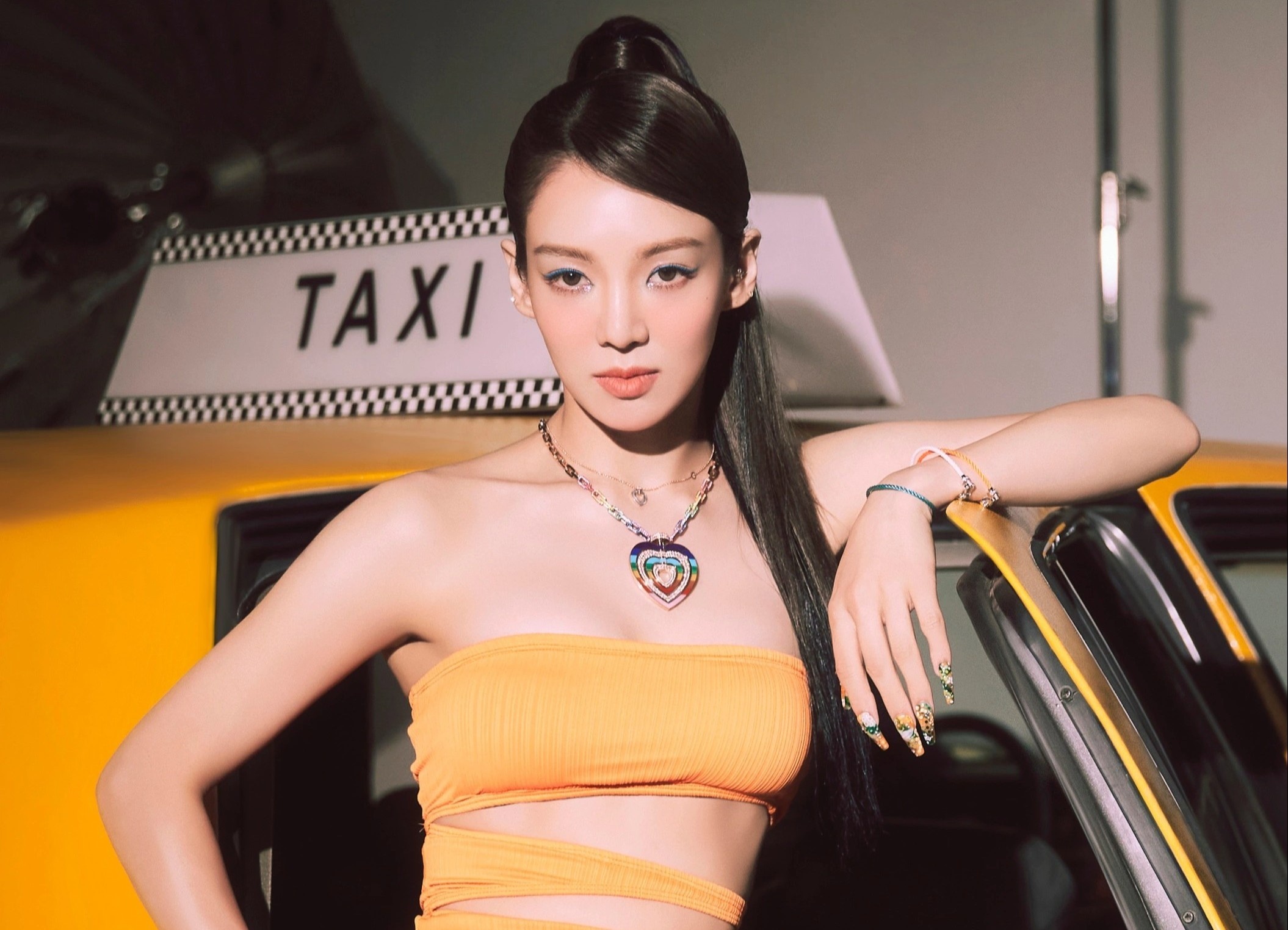 MV moi cua SNSD gay tranh cai hinh anh