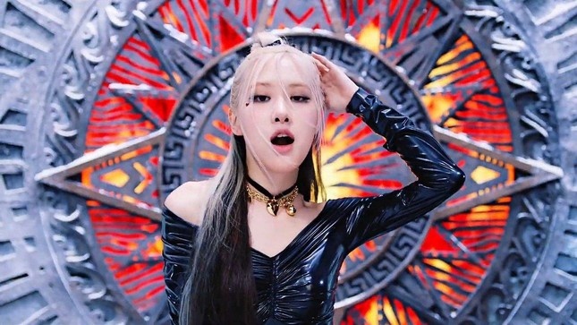 Tranh luan ve MV 'Pink Venom' cua BlackPink hinh anh