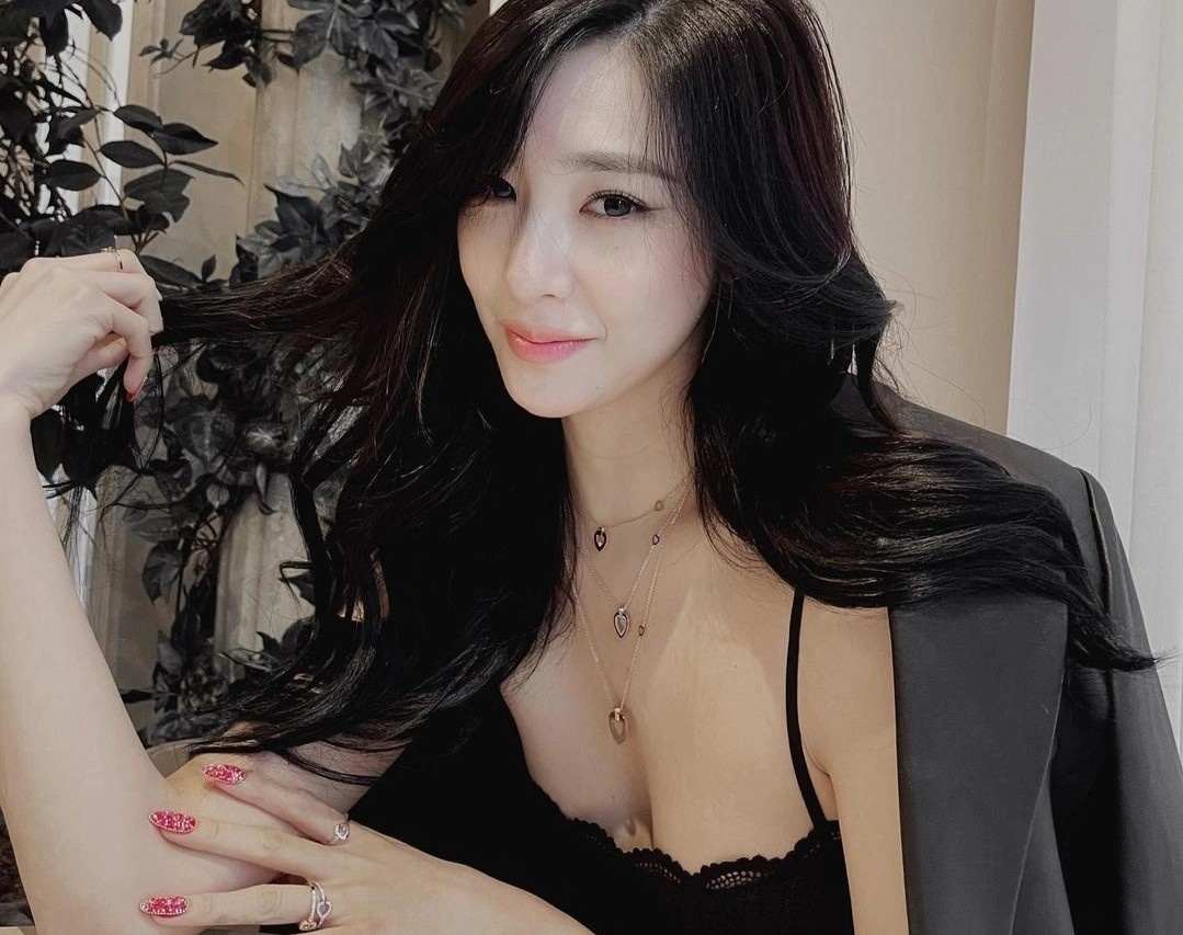 Cach cuu su nghiep dang tuot doc cua ca si Han Quoc hinh anh