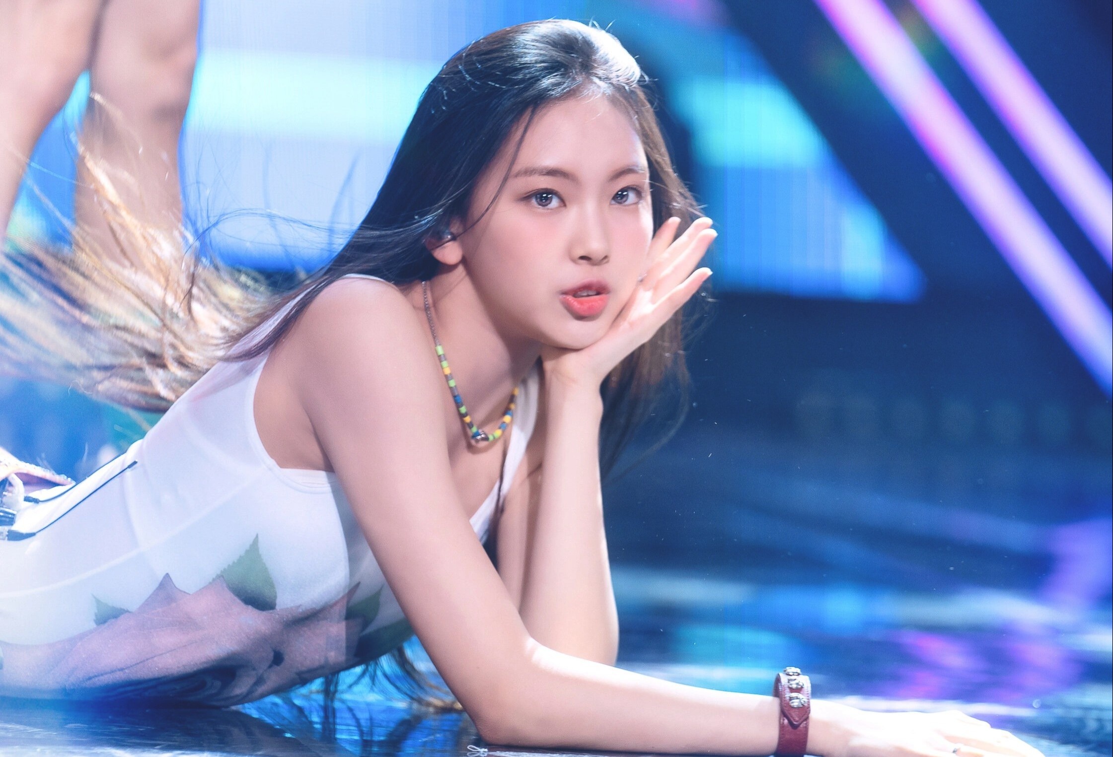 NewJeans noi tieng cung on ao hinh anh