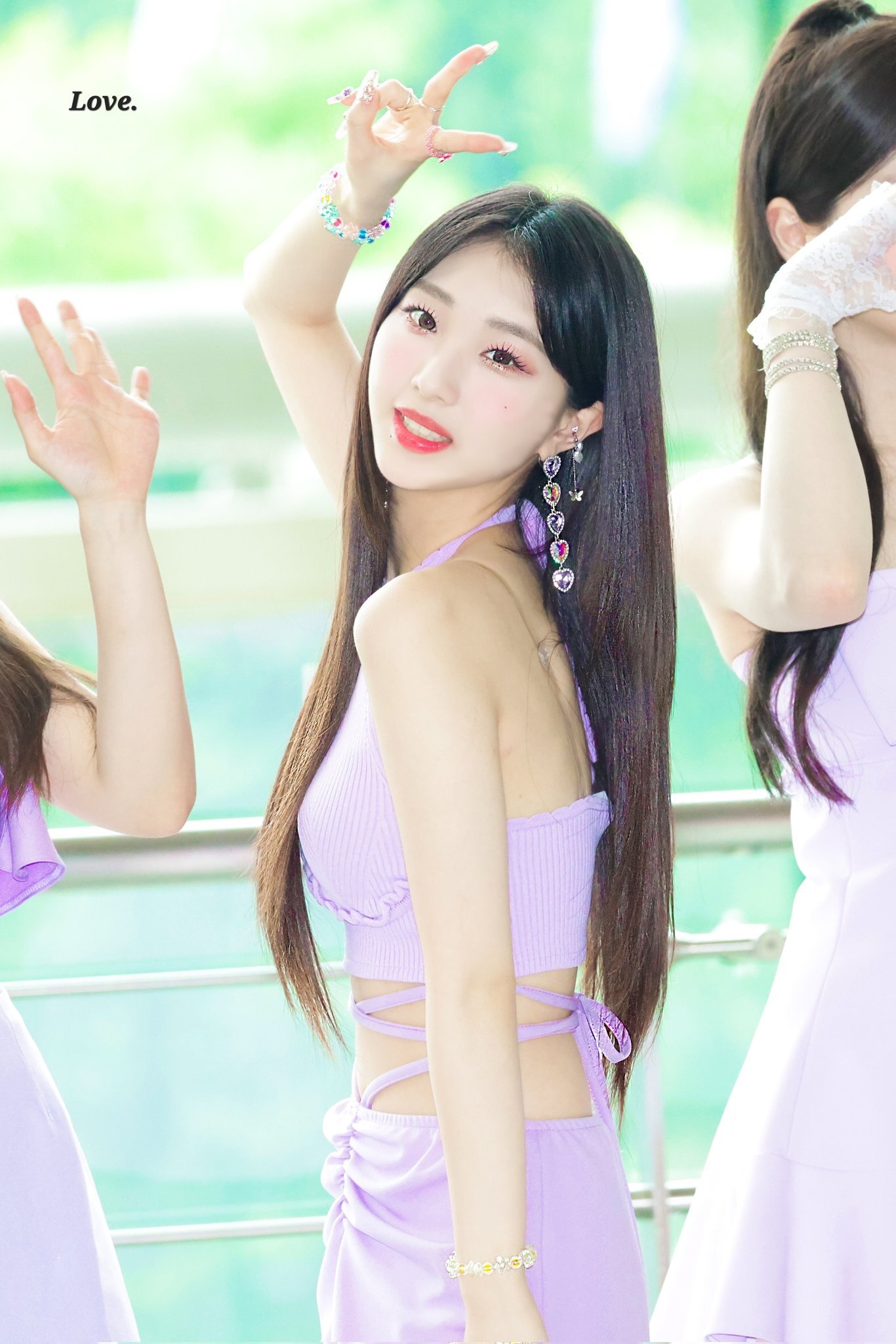 Yeojin nga tren san khau anh 2