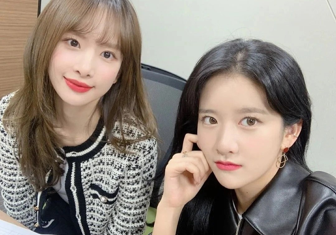 Hai thanh vien nhom Cosmic Girls bi tai nan xe hoi hinh anh