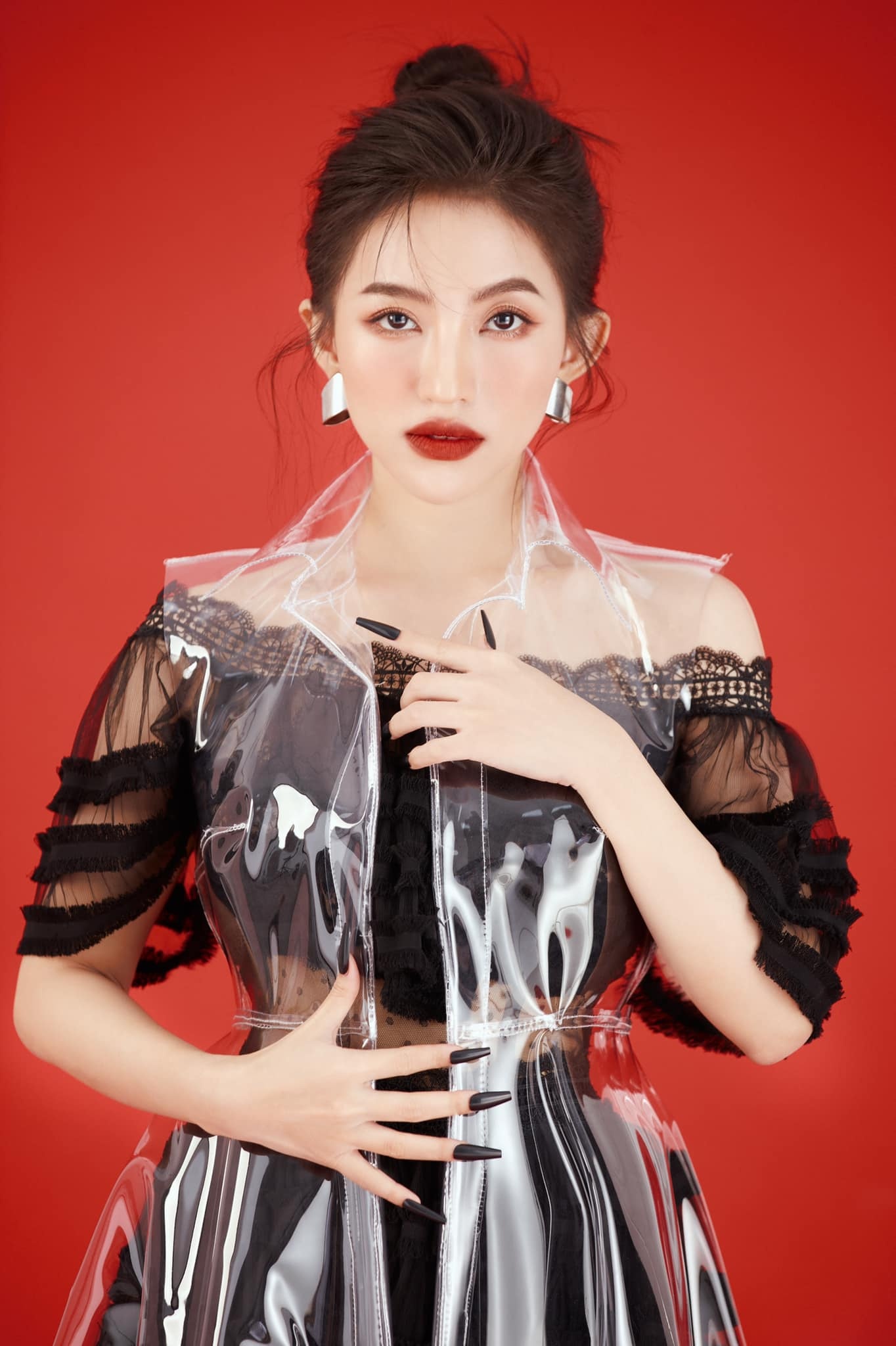 Khanh Thy hat quen loi anh 3