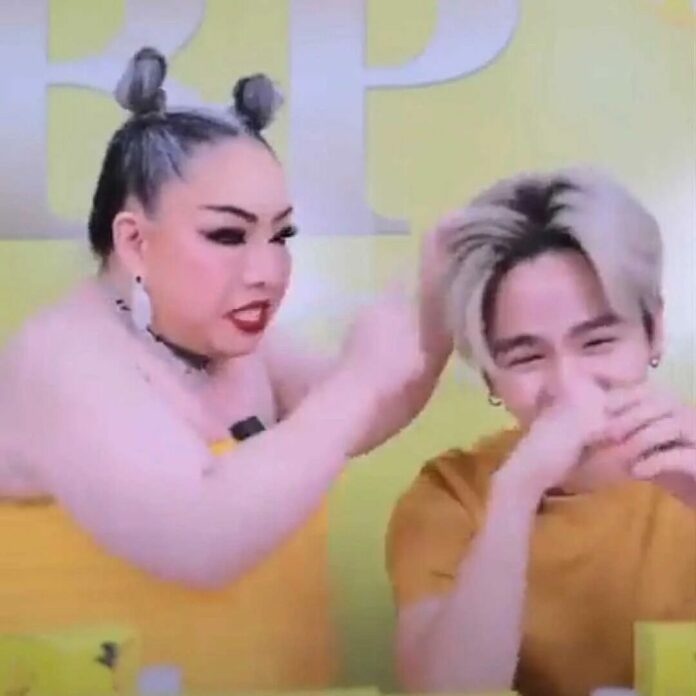 Leena Jung quấy rối ảnh 1 Leena Jung quay roi anh 1