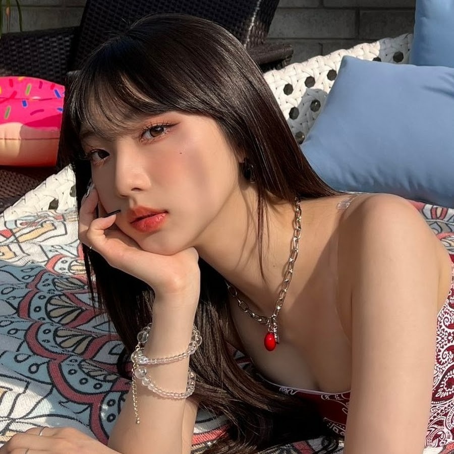 LOONA bi boc lot anh 3