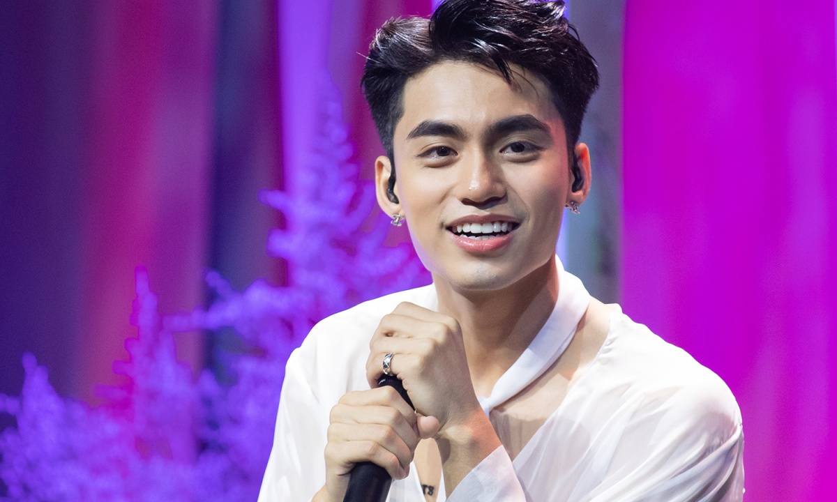 ca si live yeu anh 1