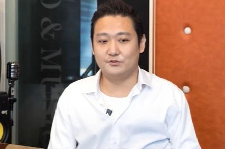 Cuoc song cua ca si Han Quoc bi liet tu chi hinh anh