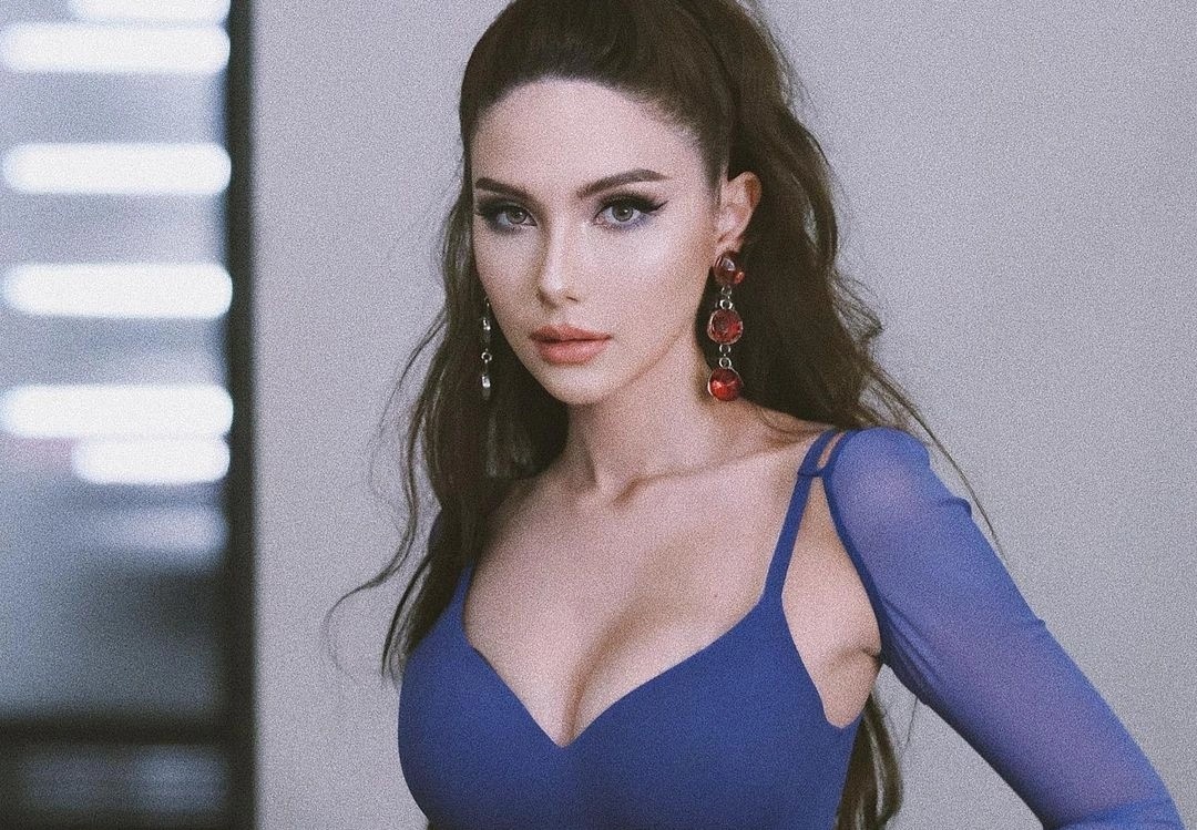 Nguoi mau Thai Lan bao canh sat vi bi quay len trong nha ve sinh hinh anh