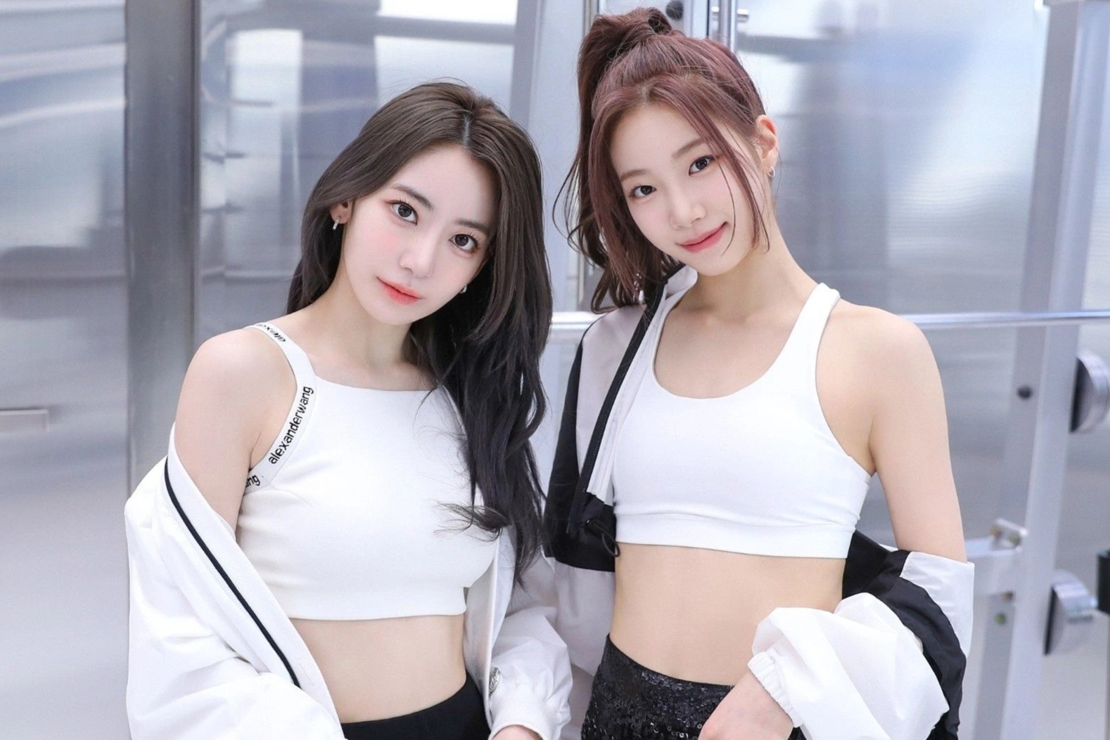 Tranh cai viec hai ca si Nhat bi hoi chuyen vao khach san voi ban trai hinh anh