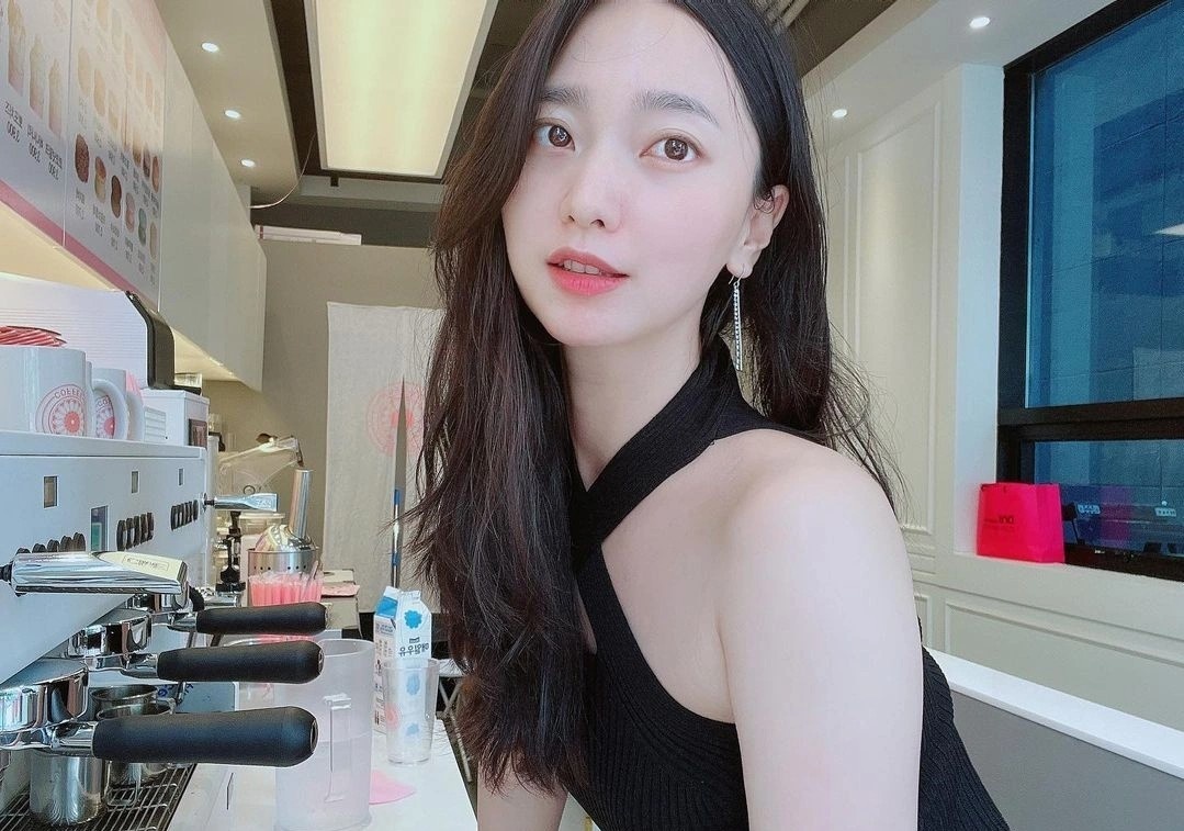 Ca si Han Quoc bi chong kien vi ngoai tinh hinh anh