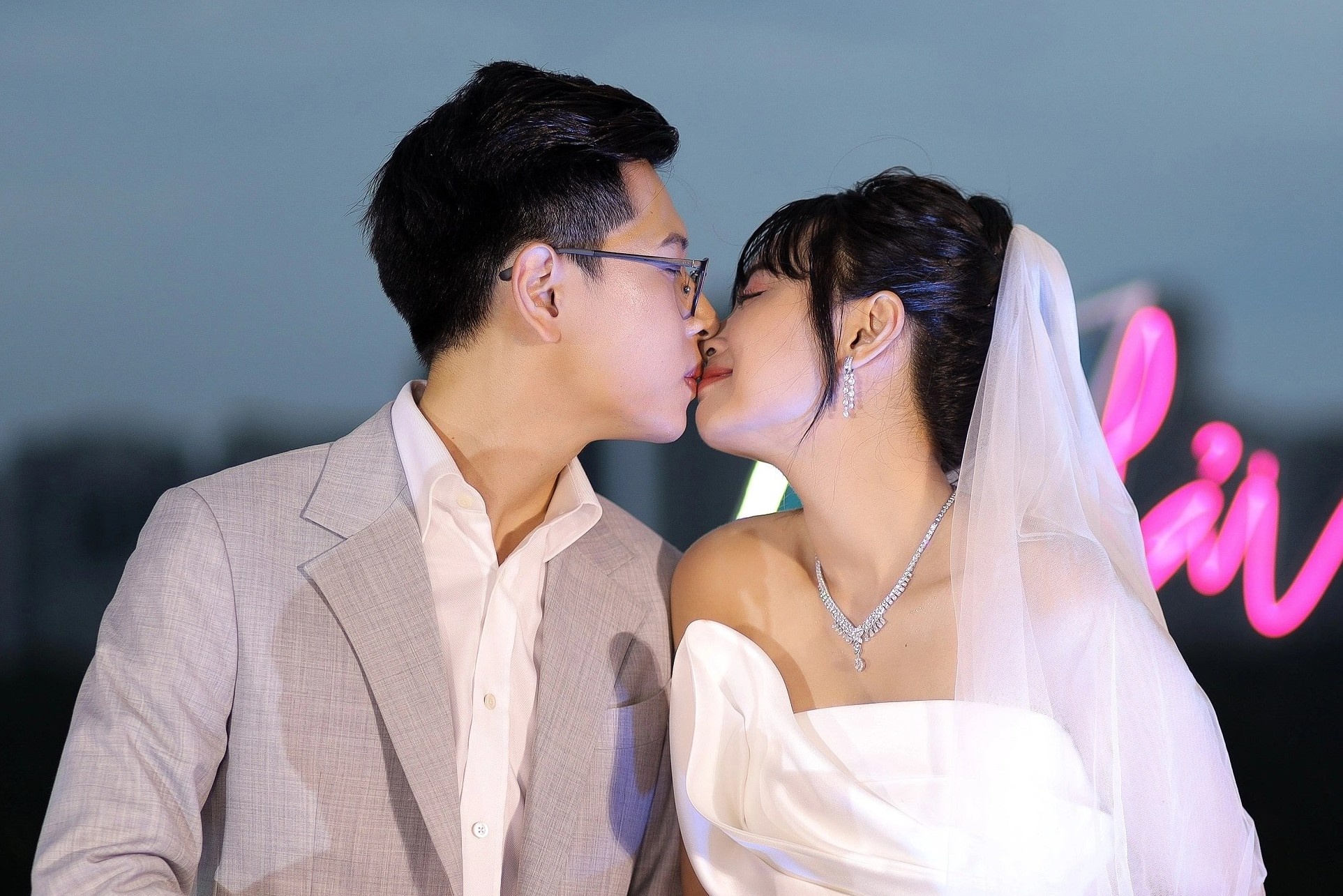 Le cuoi phan quang cua MC Minh Nghi va Bomman hinh anh