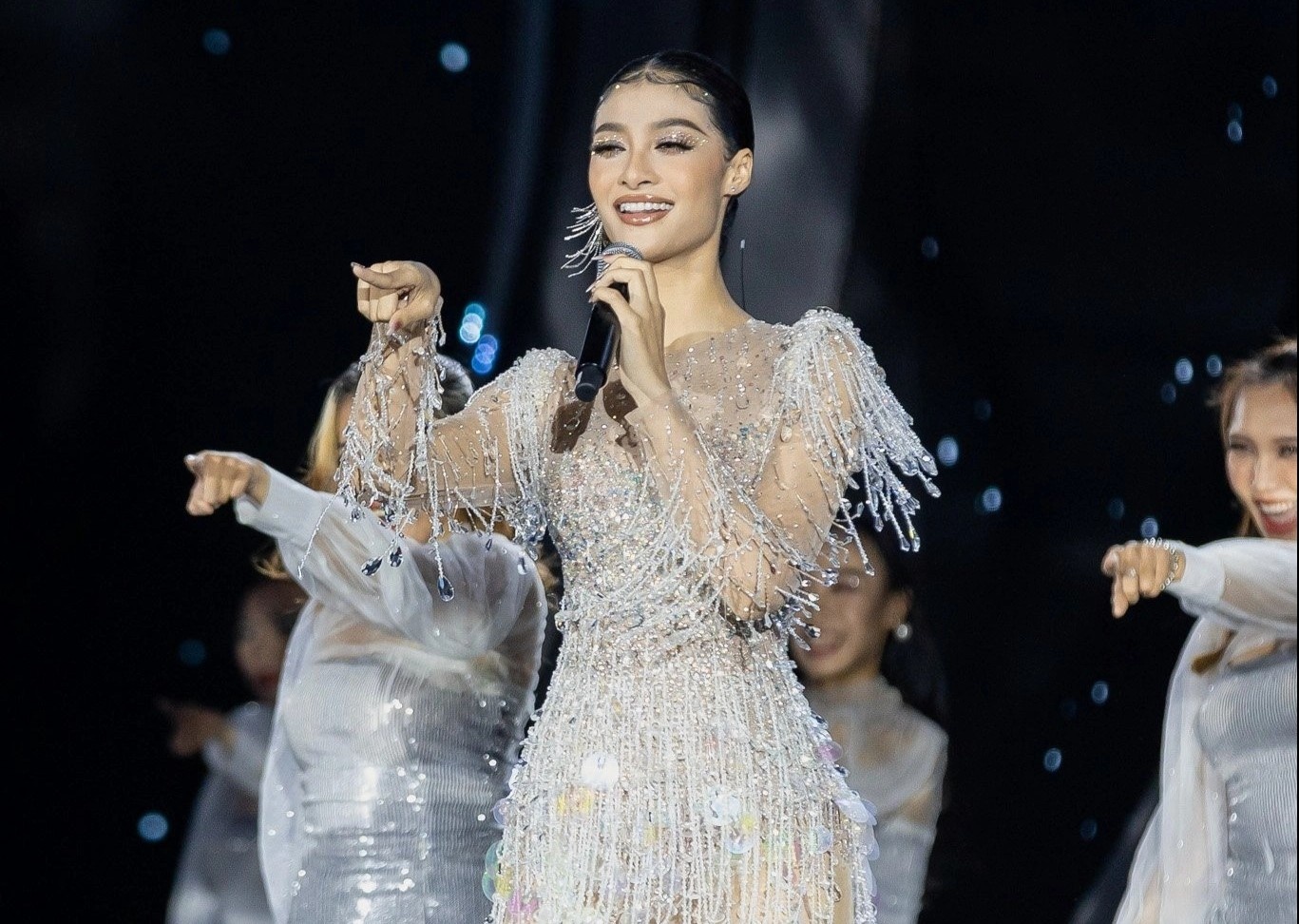 A hau Kieu Loan, Trong Hieu khuay dong Hoa hau Hoa binh Viet Nam 2022 hinh anh