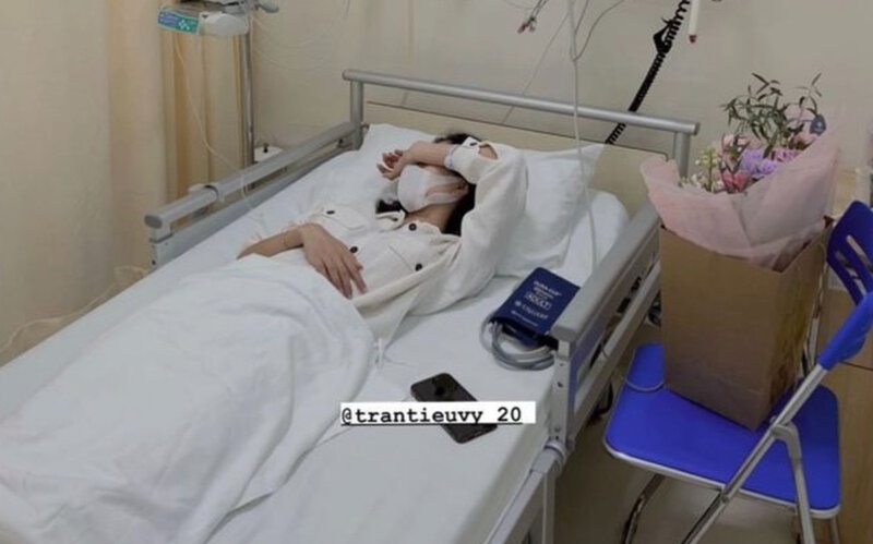 Tieu Vy nhap vien anh 1