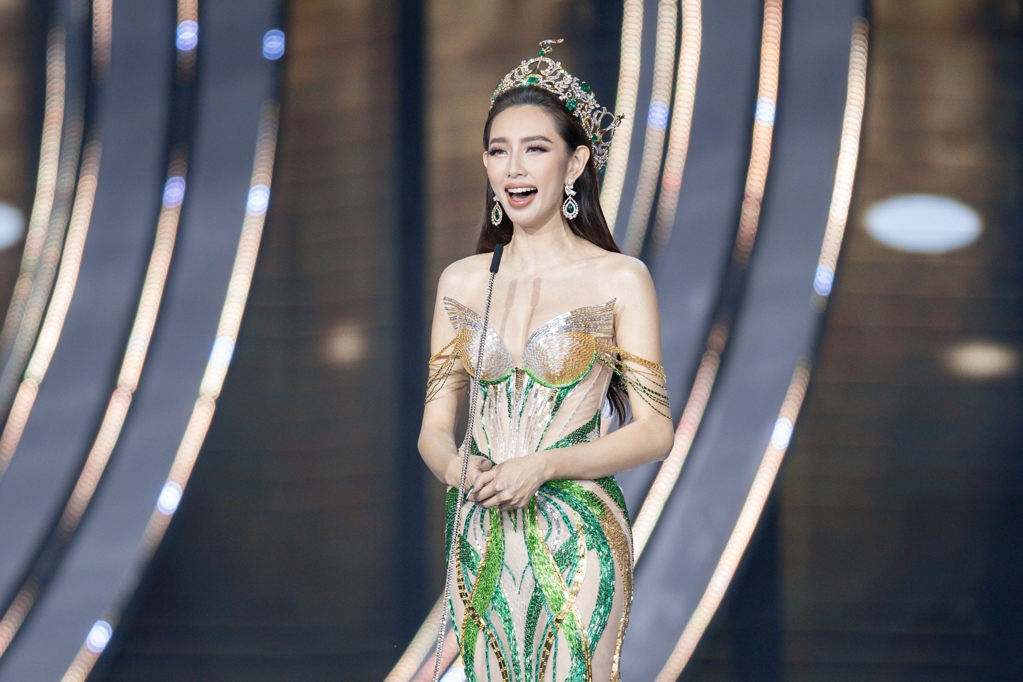 Hoa hau Thuy Tien anh 3