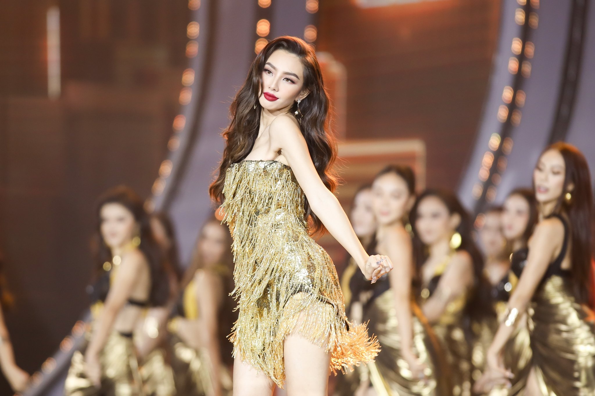 Hoa hau Thuy Tien anh 7