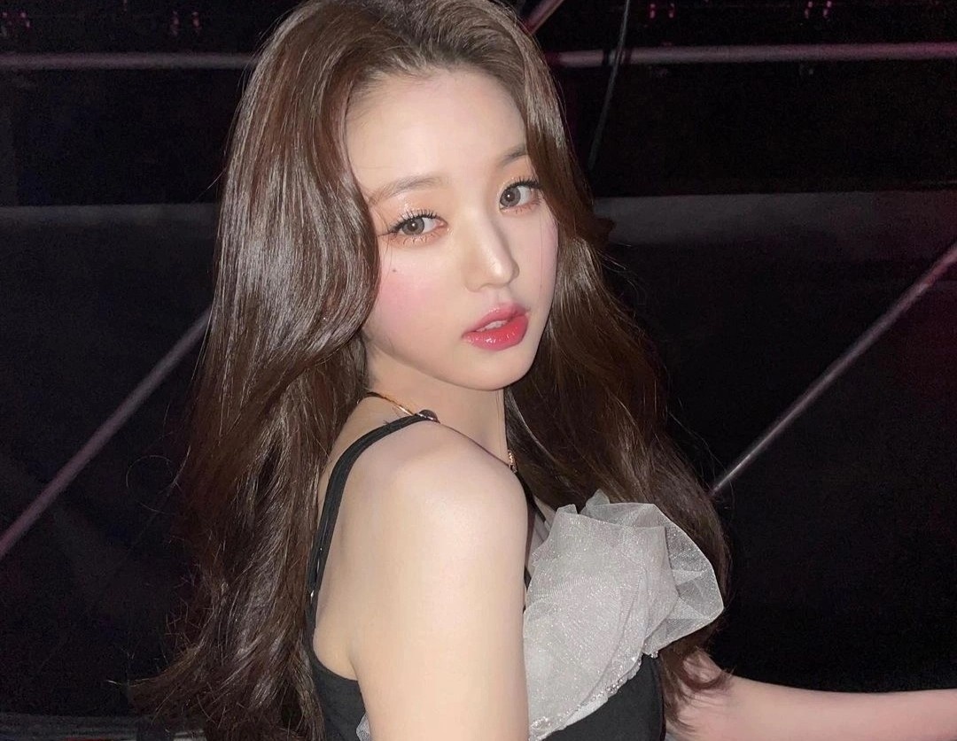 Nhom IVE gay tranh cai vi dot ngot huy dien hinh anh