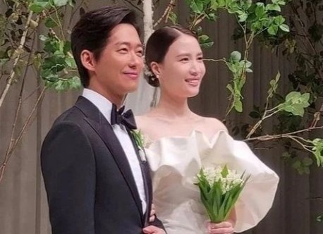 Le cuoi dien vien Nam Goong Min va vo nguoi mau hinh anh