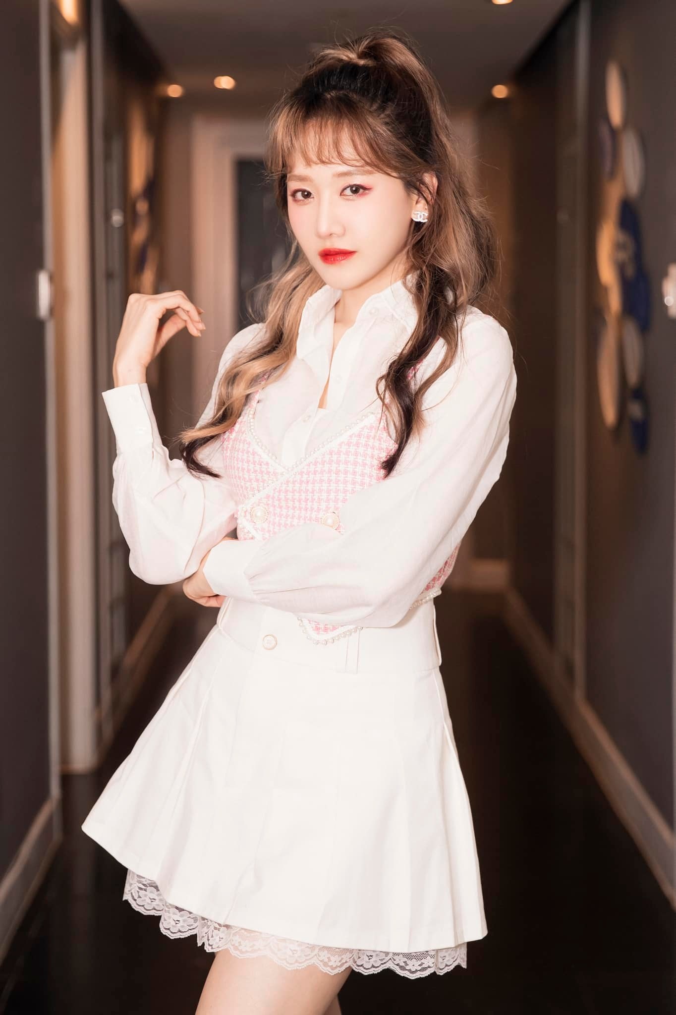 Hari Won liệt cơ mặt ảnh 1 Hari Won liet co mat anh 1