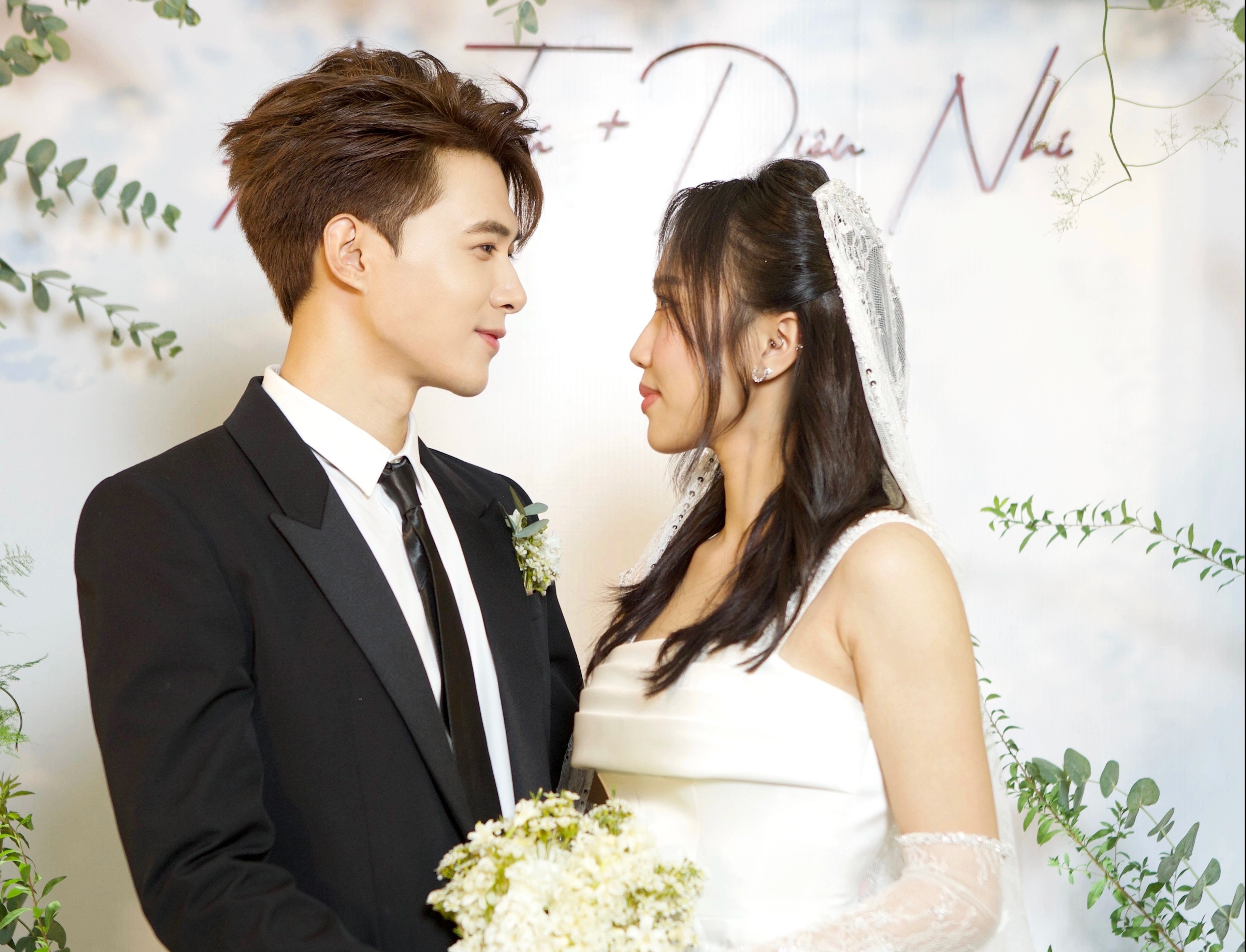 Cha Dieu Nhi nhan nhu Anh Tu trong le cuoi con gai hinh anh