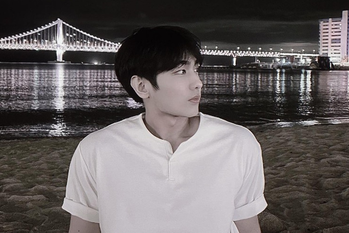 Me dien vien qua doi o Itaewon om chat chiec giay cua con trai hinh anh