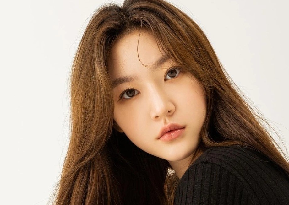 Kim Sae Ron lam viec o quan ca phe sau be boi hinh anh