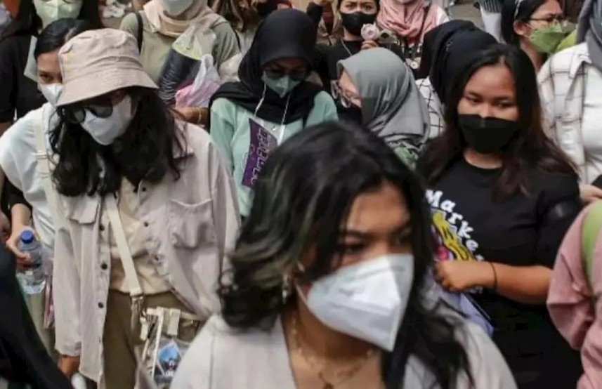 Suc khoe 30 khan gia ngat xiu vi bi chen lan o concert NCT 127 hinh anh