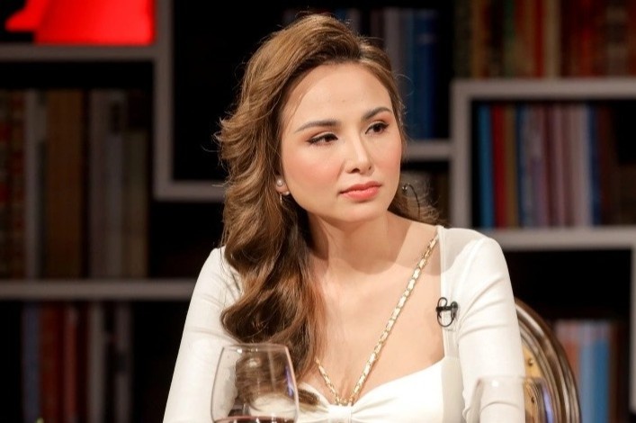 Hoa hau Diem Huong: 'Nhung loi si nhuc tu chong cu nhu cu tat voi toi' hinh anh