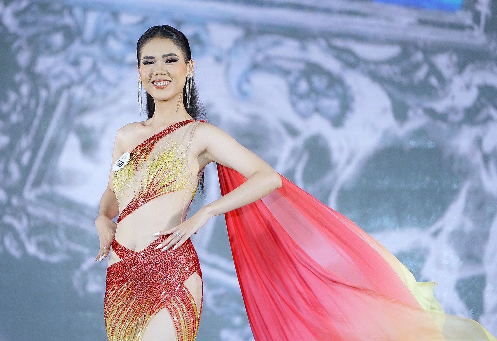 Hoa hau Du lich anh 14