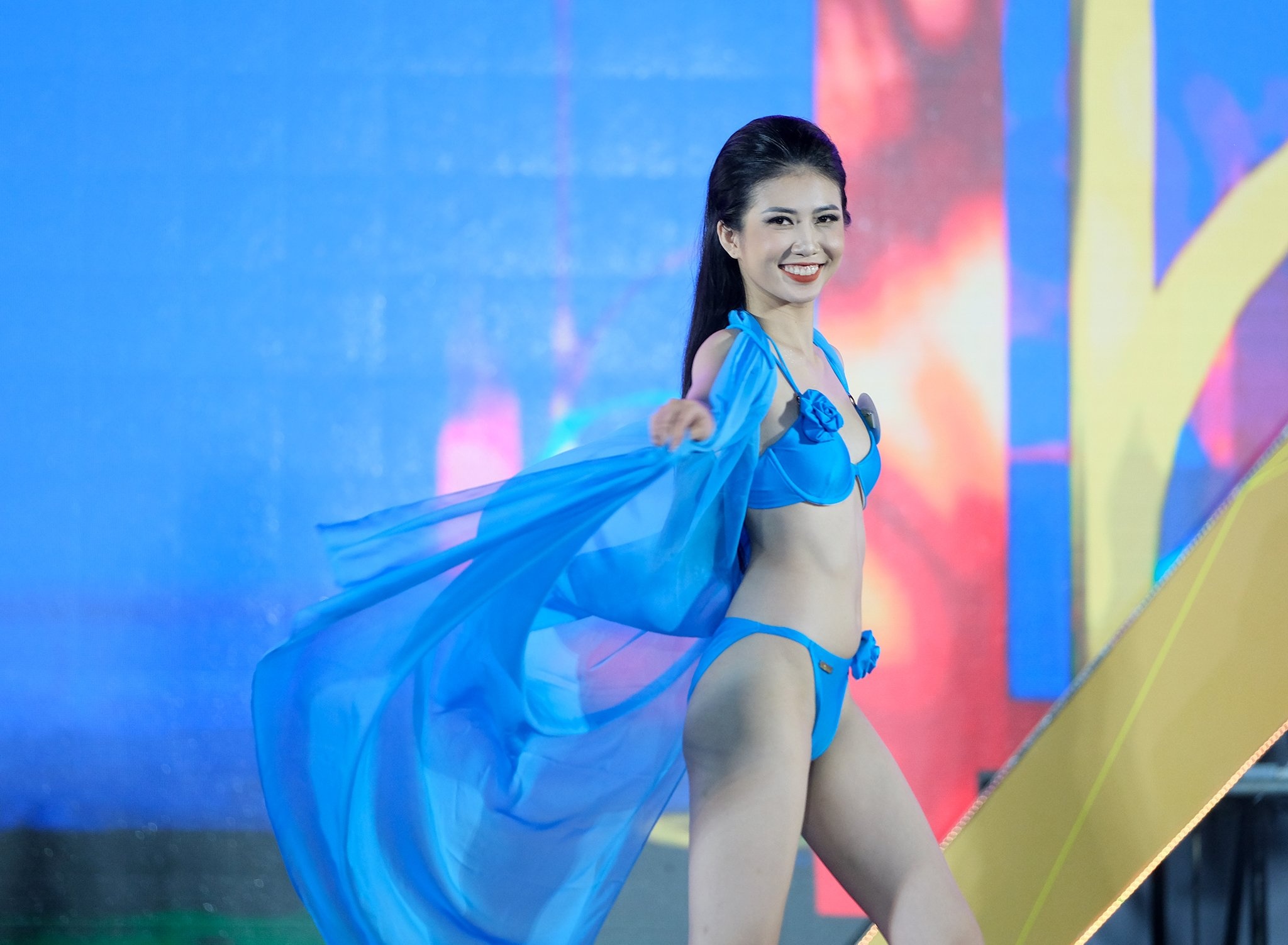 Hoa hau Du lich anh 10