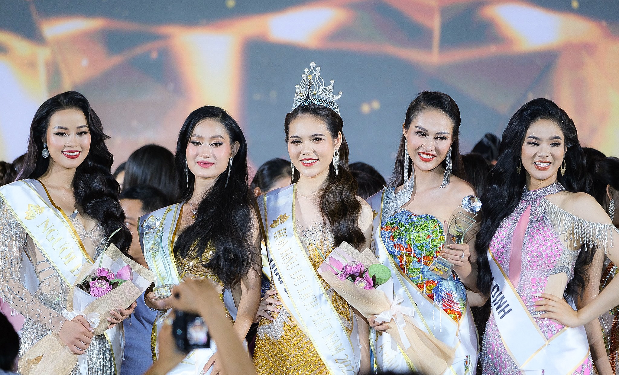 Hoa hau Du lich anh 7