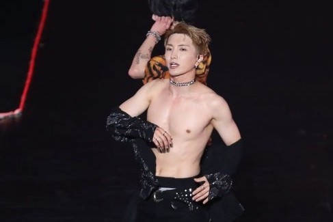 Khan gia ngat xiu trong dem nhac cua Super Junior hinh anh