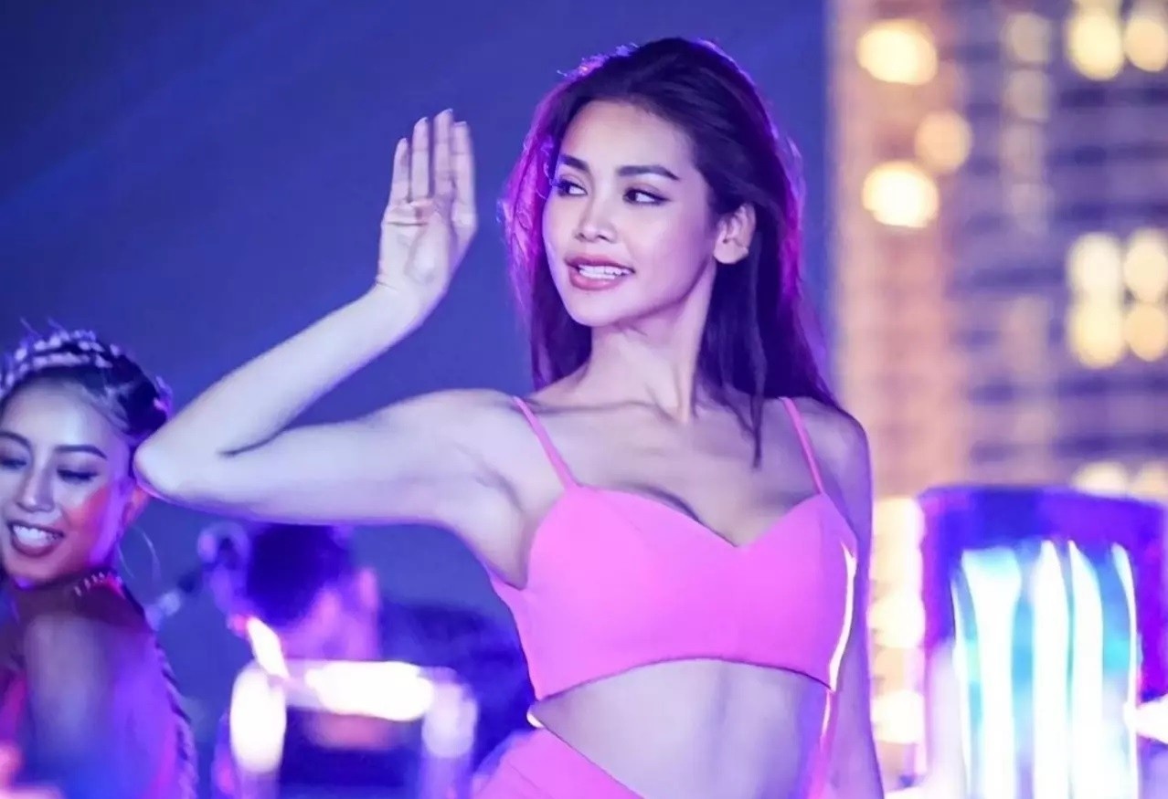 Tiet muc gay tranh cai cua A hau Engfa Waraha hinh anh