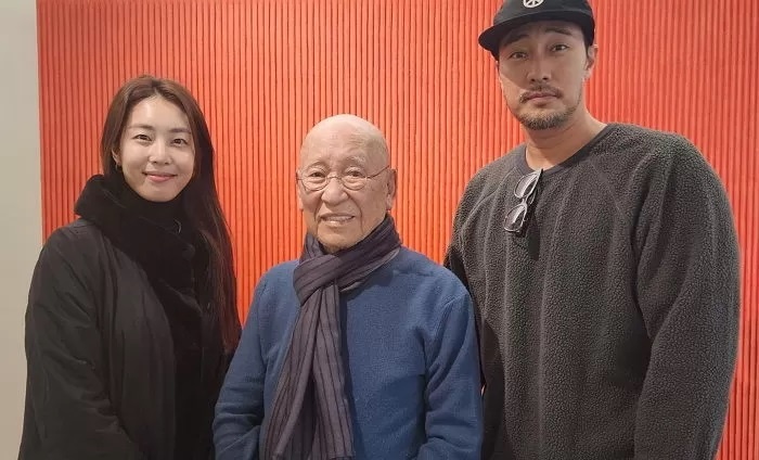 So Ji Sub xuat hien cung vo kem 17 tuoi hinh anh