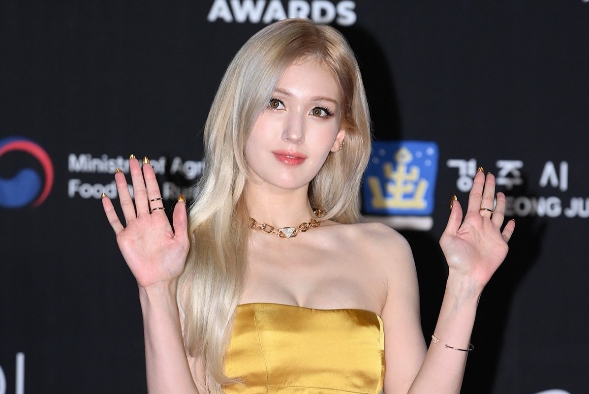 'Bong hong lai' Somi bien le trao giai thanh san dien thoi trang hinh anh