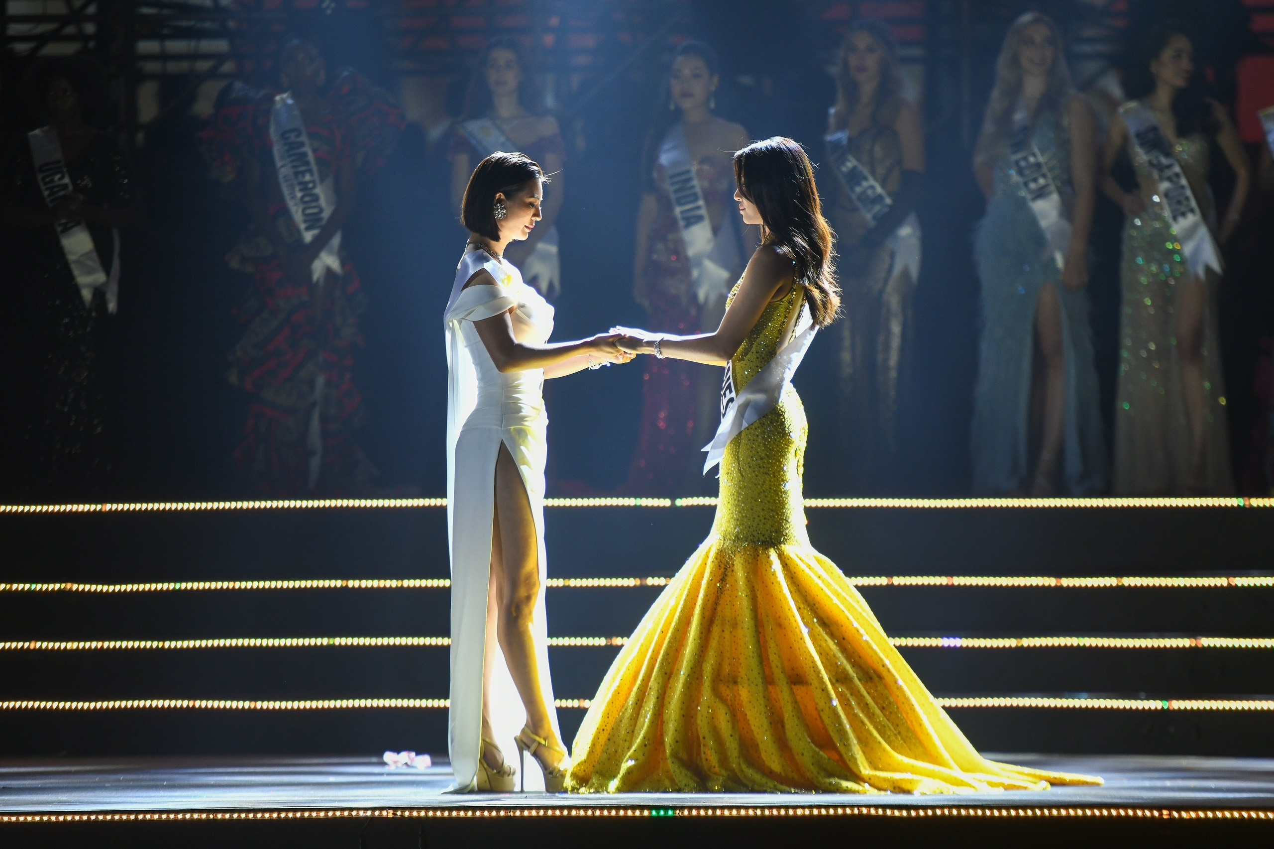 Hoa hau Du lich anh 4